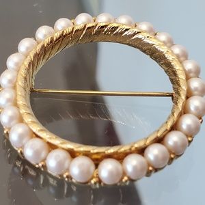 Vintage Monet brooch